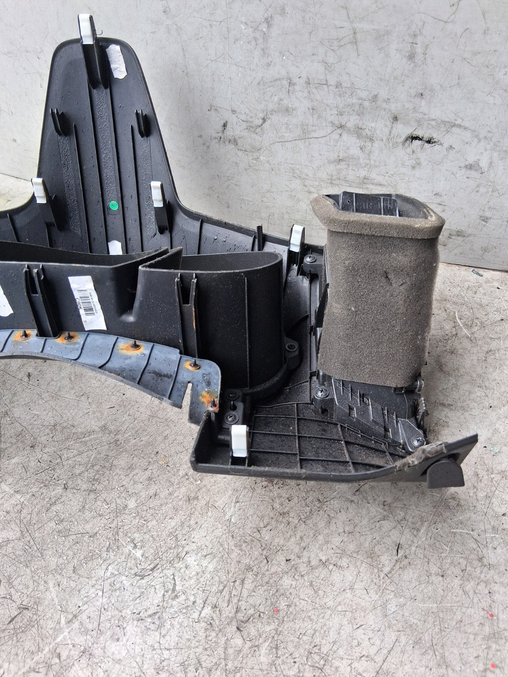 KIA SPORTAGE MK3 2012 FRONT DASHBOARD CENTRE AIR VENT TRIM PANEL