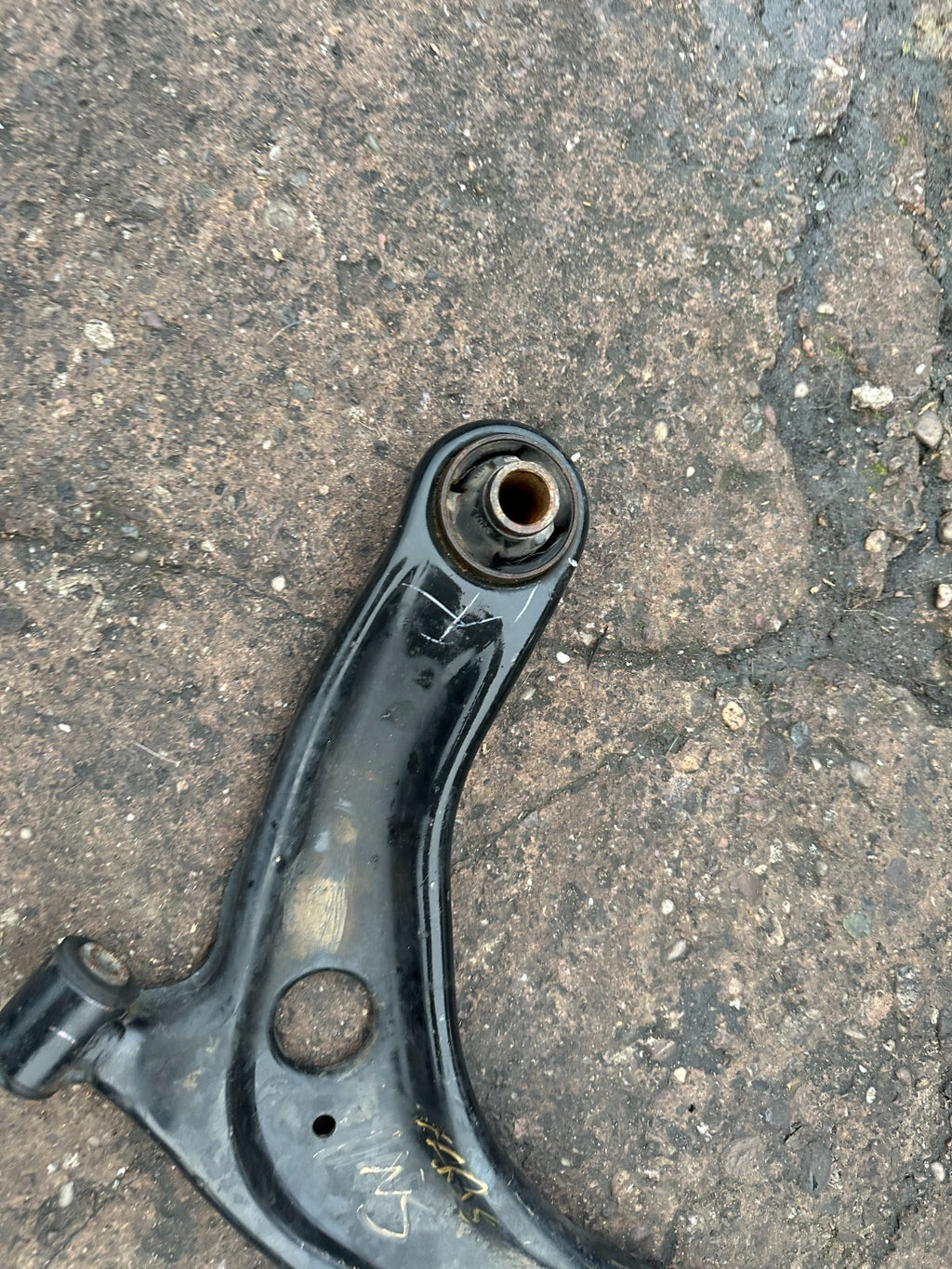 2016 TOYOTA YARIS MK3 1.3 NS PASSENGER SIDE FRONT LOWER ARM WISHBONE CONTROL ARM
