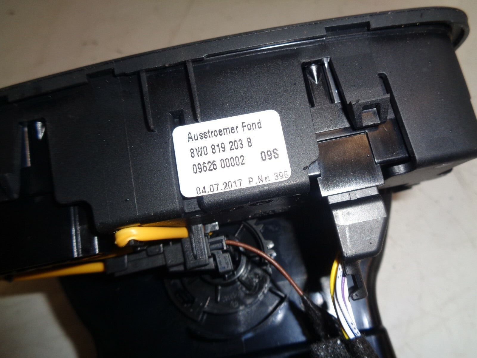 AUDI A5 8W6 2017 CENTRE CONSOLE REAR AIR VENTS 8W0819203B