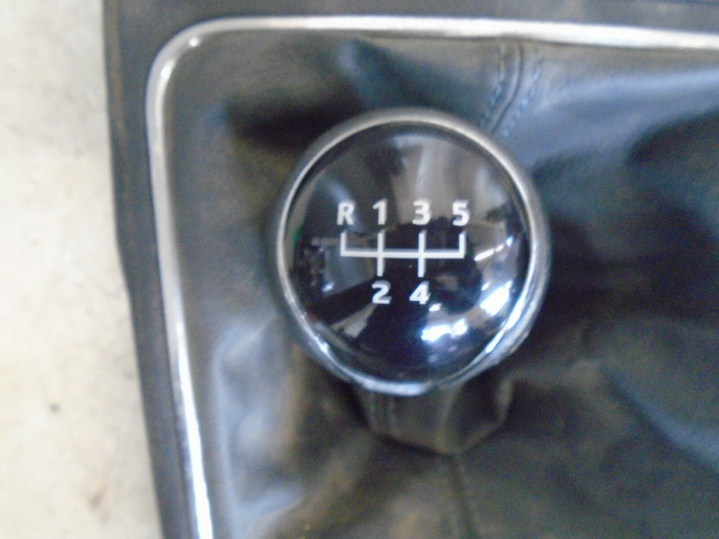 SEAT IBIZA 2015 MK4 6J 5DR CENTRE CONSOLE WITH GEAR KNOB GAITER LEATHER