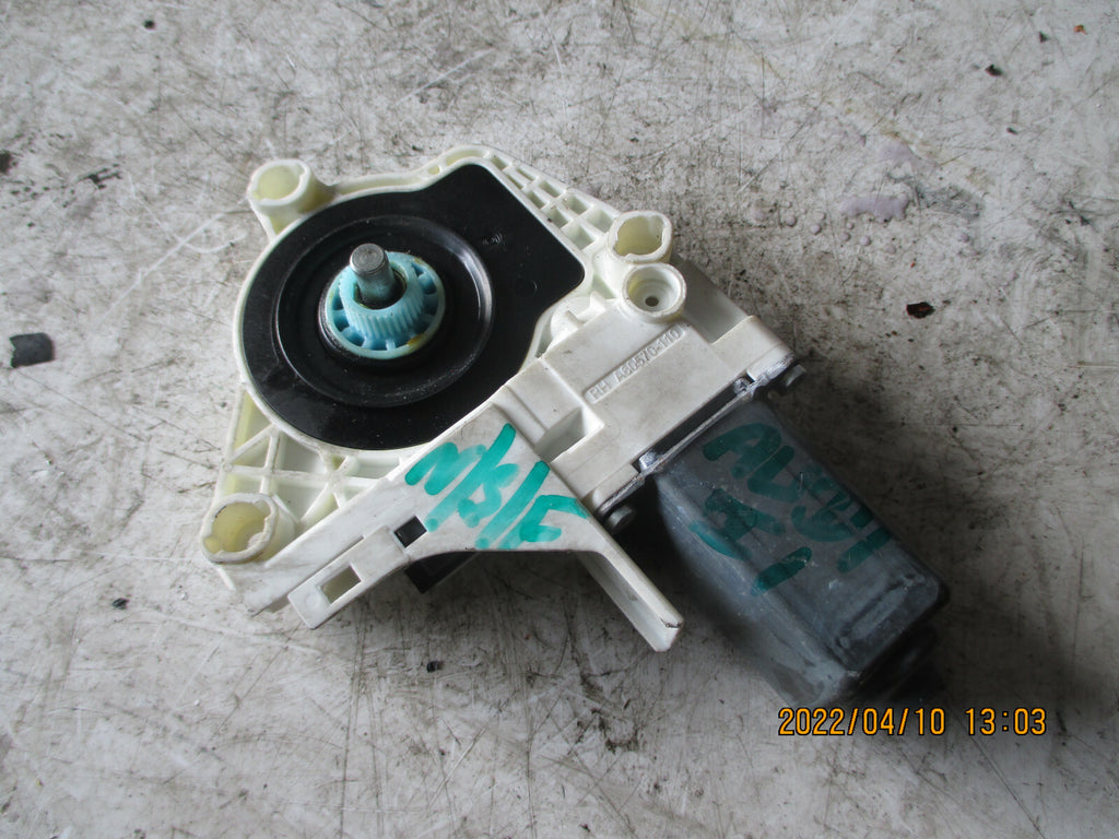 AUDI A1 2015 5 DOOR 8X NSF PASSENGER SIDE FRONT DOOR WINDOW MOTOR 8K0959801C