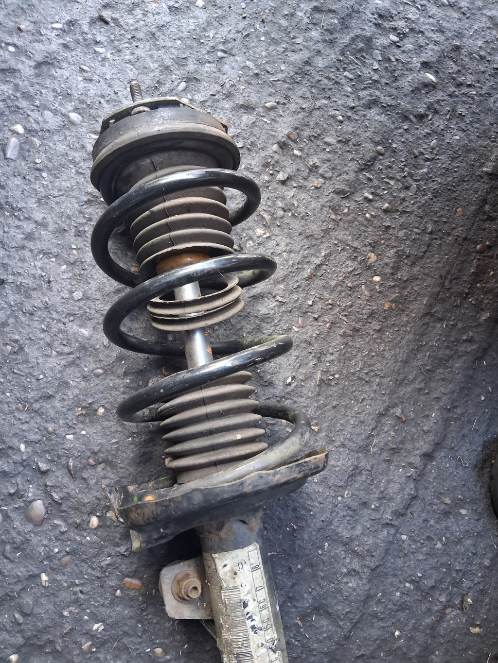2016 FORD FIESTA MK7 OSF DRIVER SIDE FRONT RIGTH SUSPENSION LEG 8V5118045BH