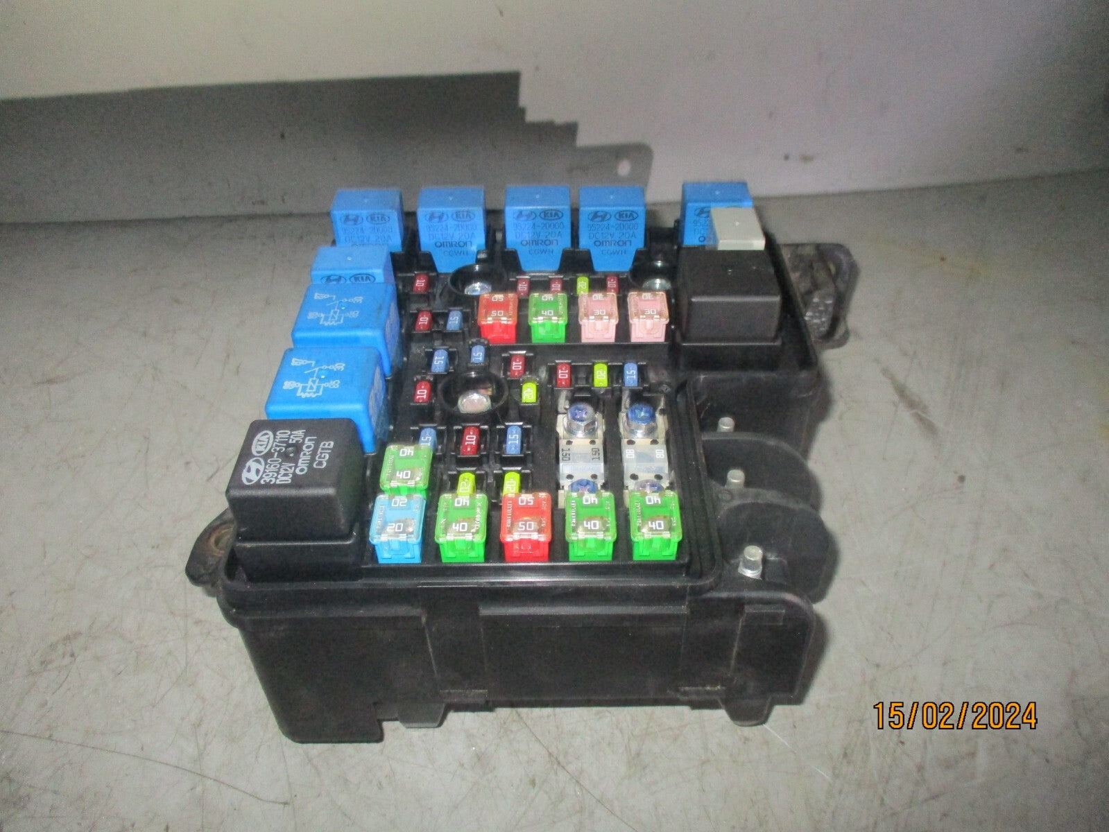 KIA CEED MK1 2008 FRONT UNDER BONNET FUSE BOX FUSE BOX RELAY 919501H030