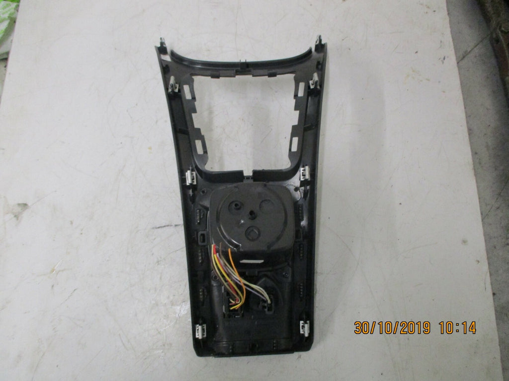 RENAULT LAGUNA MK2 2005 GEARSTICK CENTRE SURROUND TRIM HAZARD SWITCH 8200285197
