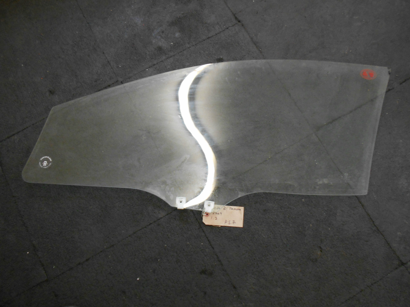 MAZDA 2 TAMURA 2004 3 DOOR NSF PASSENGER SIDE FRONT DOOR WINDOW GLASS