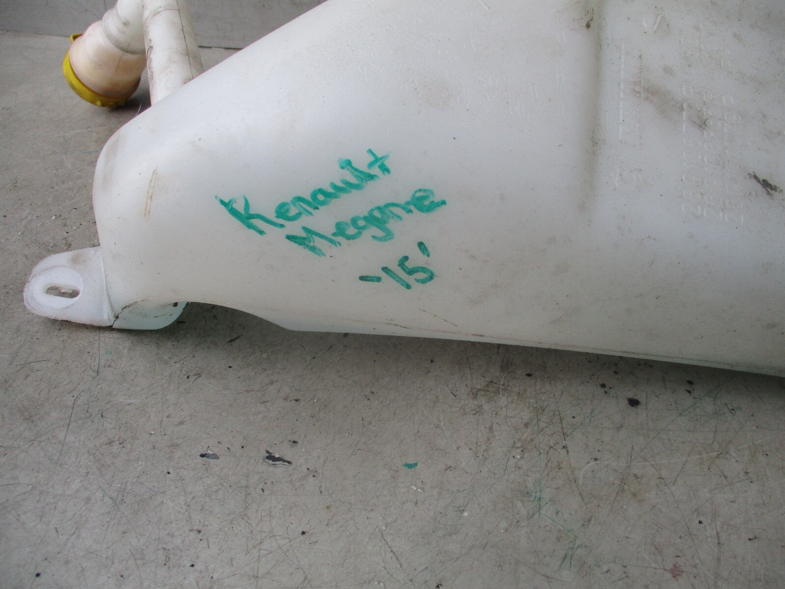 2015 RENAULT MEGANE  EXPANSION WASHER WATER BOTTLE