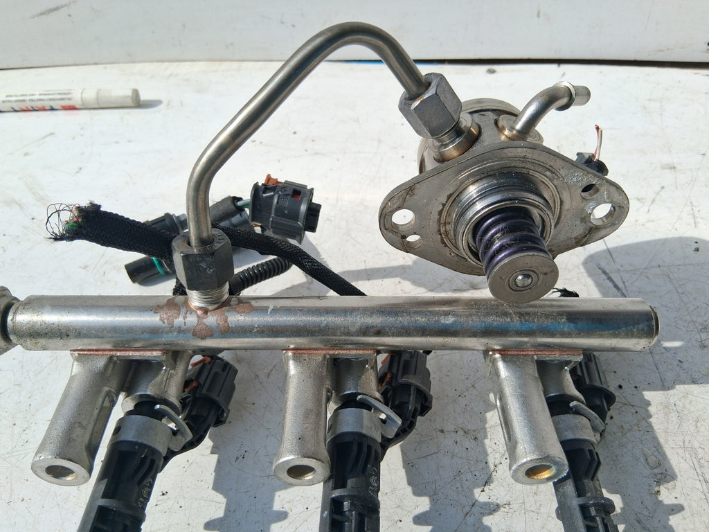 2021 CITROEN C4 MK3 1.2 PETROL INJECTOR FUEL RAIL 9830305880