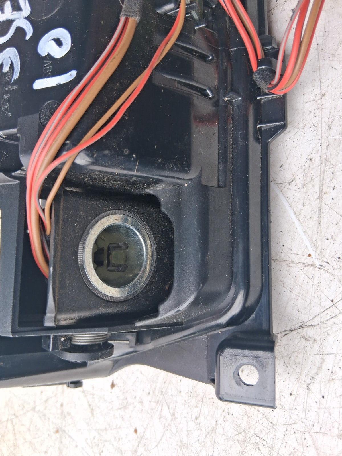 2010 BMW 5 SERIES F10 FRONT CUP HOLDER 12V SOCKET PORT STORAGE
