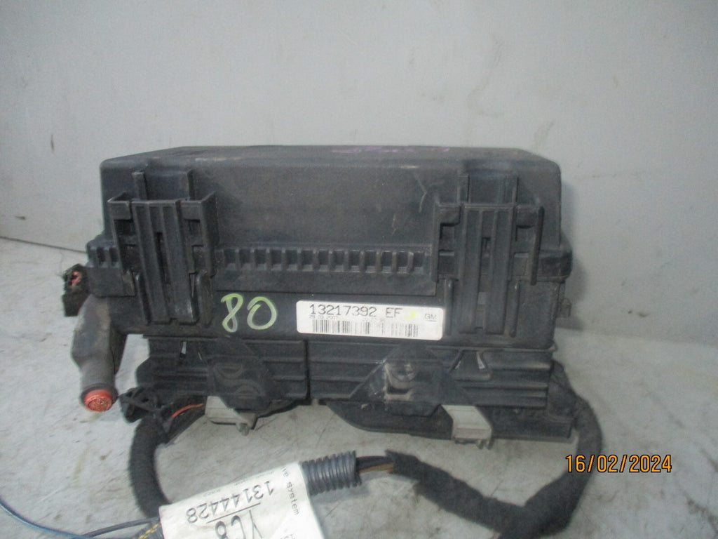 VAUXHALL CORSA D 2010 UNDER BONNET ENGINE BAY FUSE BOX 13217392
