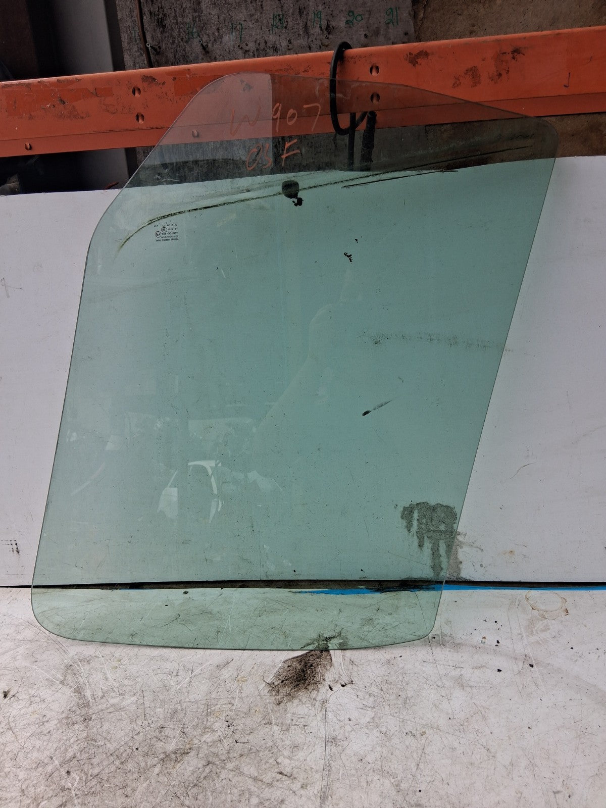 2019 MERCEDES BENZ SPRINTER W907 OSF DRIVER SIDE FRONT WINDOW GLASS