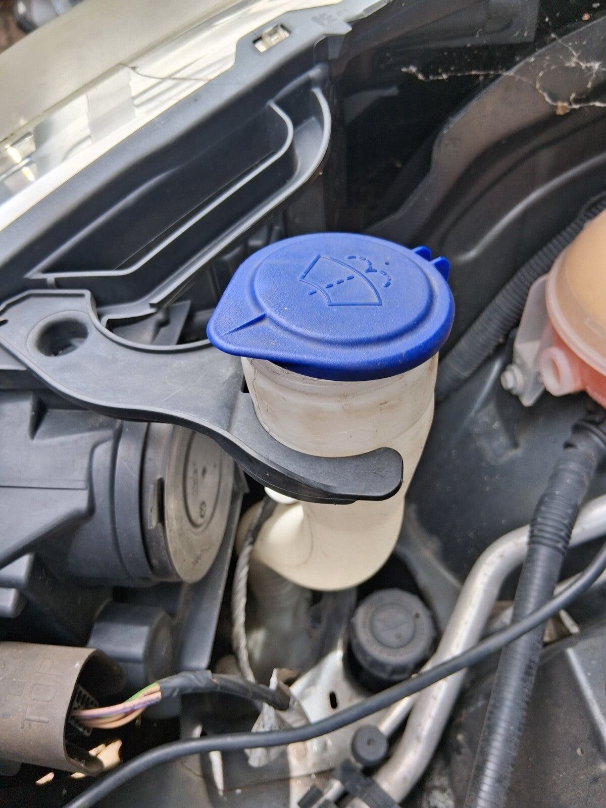 2012 PEUGEOT 3008 MK1 1.6 DIESEL WINDSCREEN WASHER BOTTLE