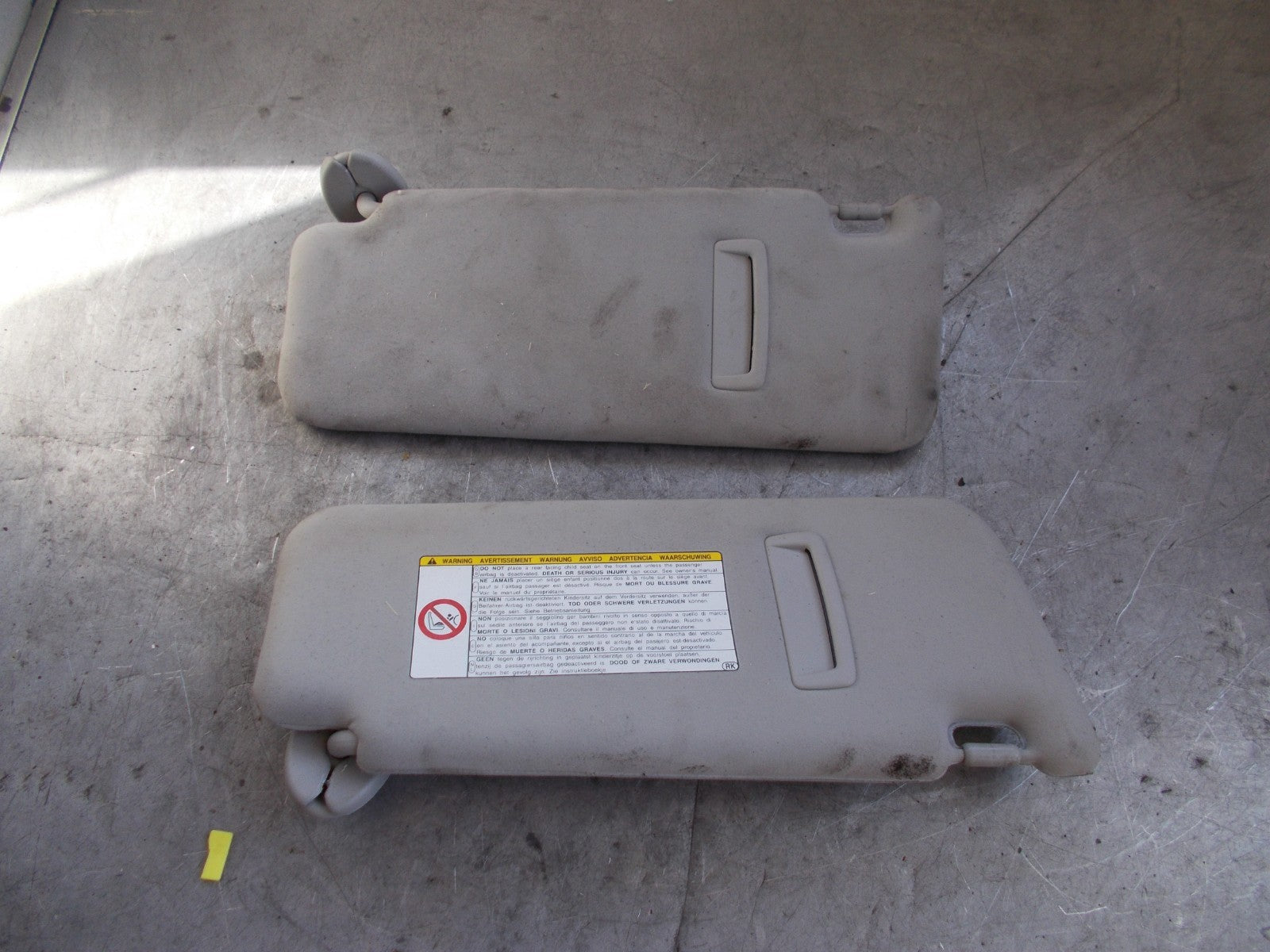LEXUS IS XE20 (MK2) 2005-2013 PAIR OF SUN VISORS GREY