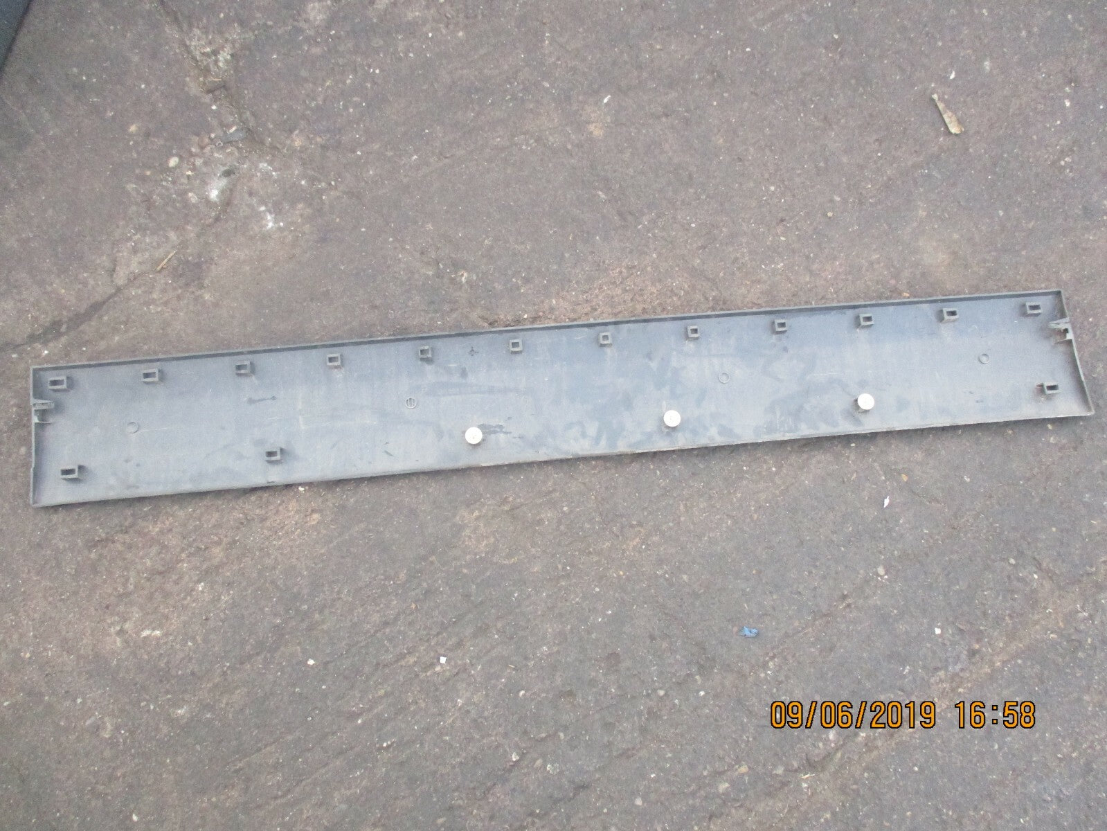 MERCEDES SPRINTER W906 OS DRIVER SIDE DOOR MOULDING TRIM A9066900862