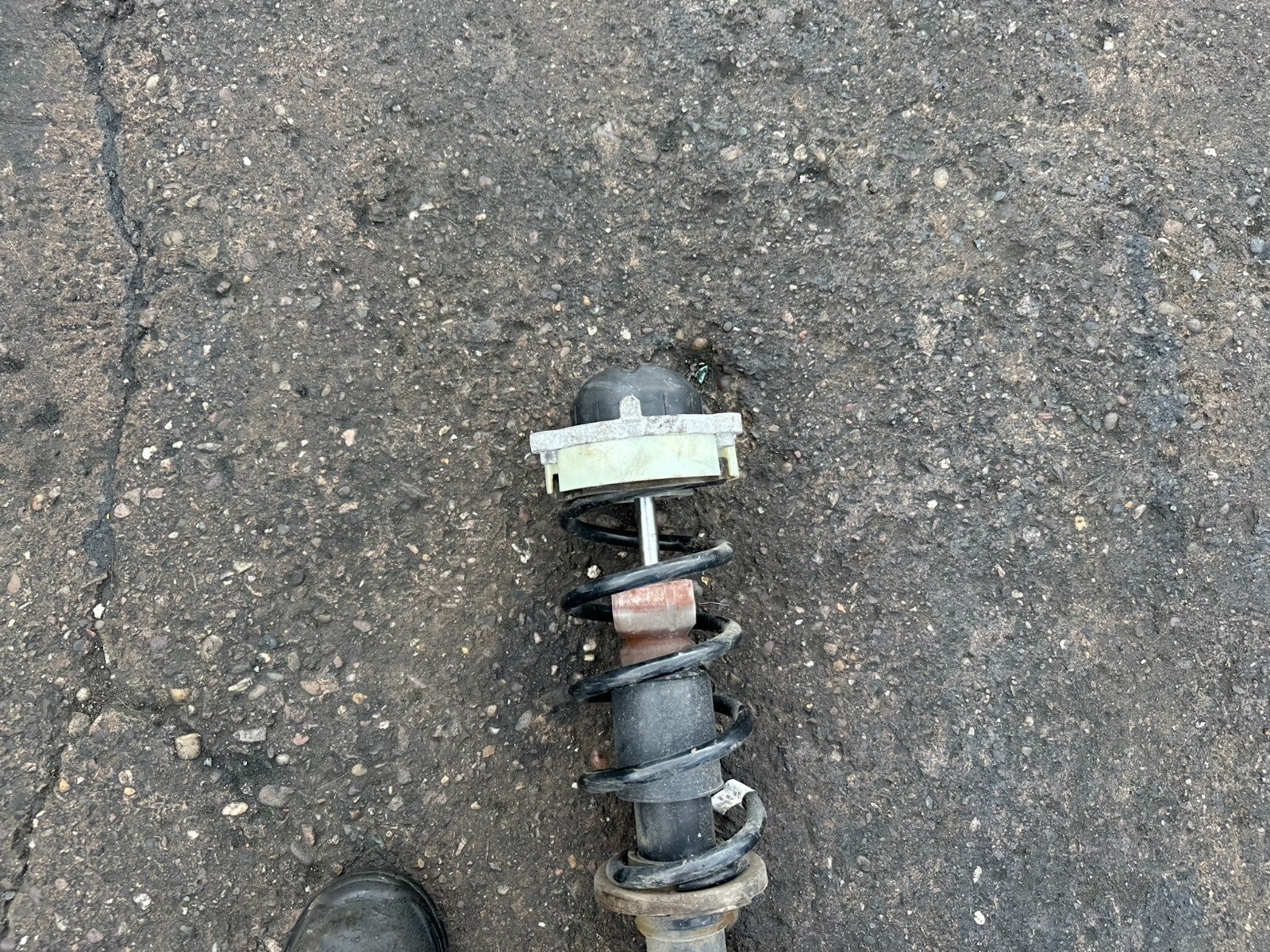 2017 AUDI A4 B9 1.4 PETROL OSF DRIVER SIDE FRONT SHOCK SPRING LEG ABSORBER STRUT
