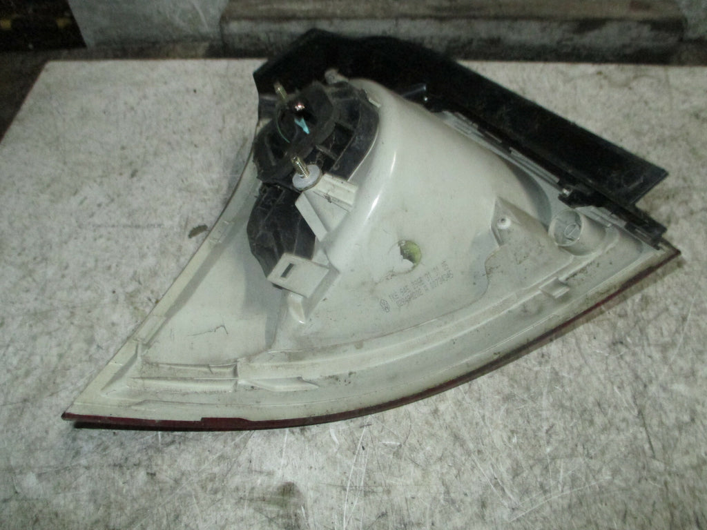 2005 VOLKSWAGEN GOLF MK5 OSR DRIVER SIDE REAR TAIL LIGHT