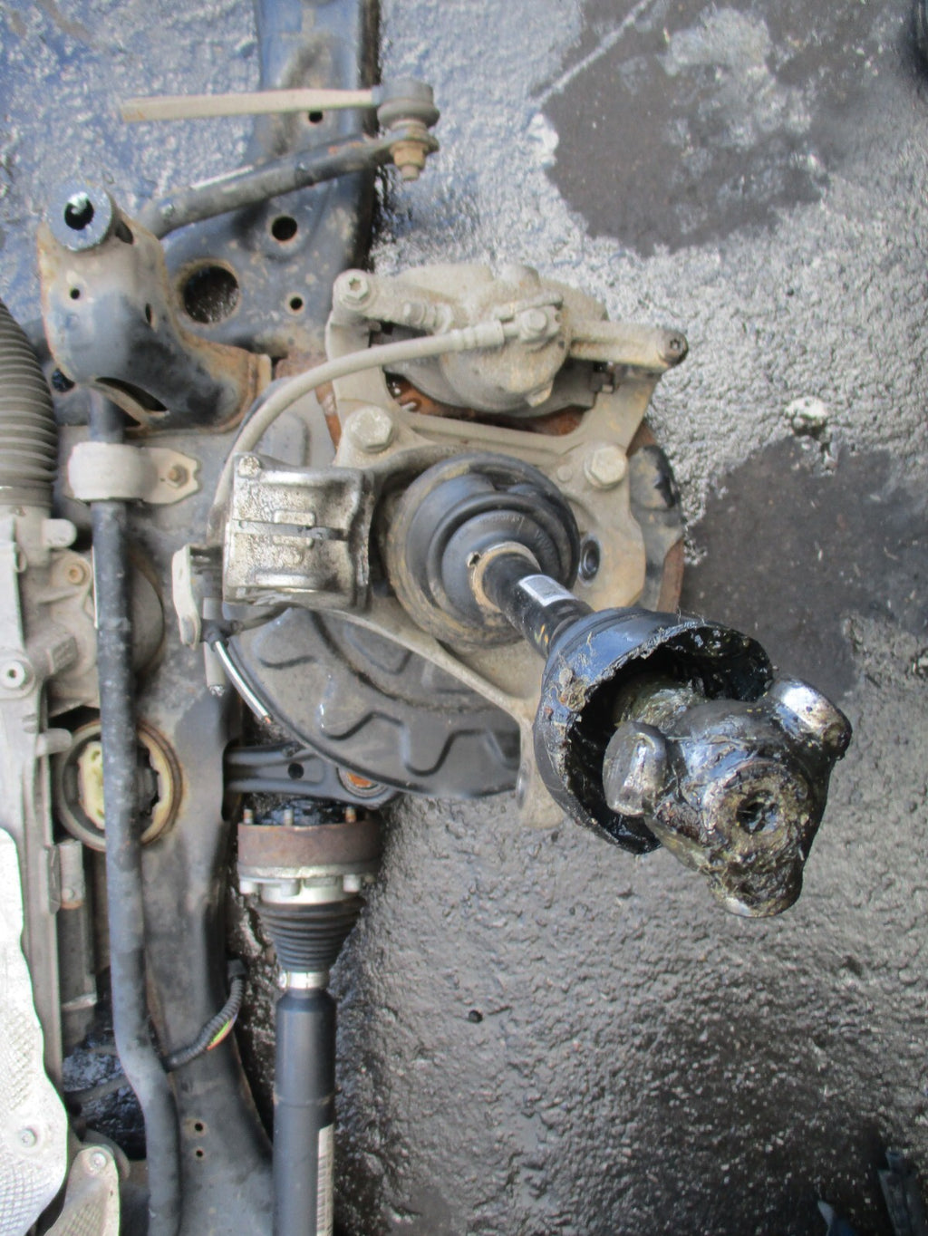 2013 VW VOLKSWAGEN GOLF MK7 1.6 DIESEL NS PASSENGER SIDE FRONT WHEEL BEARING HUB