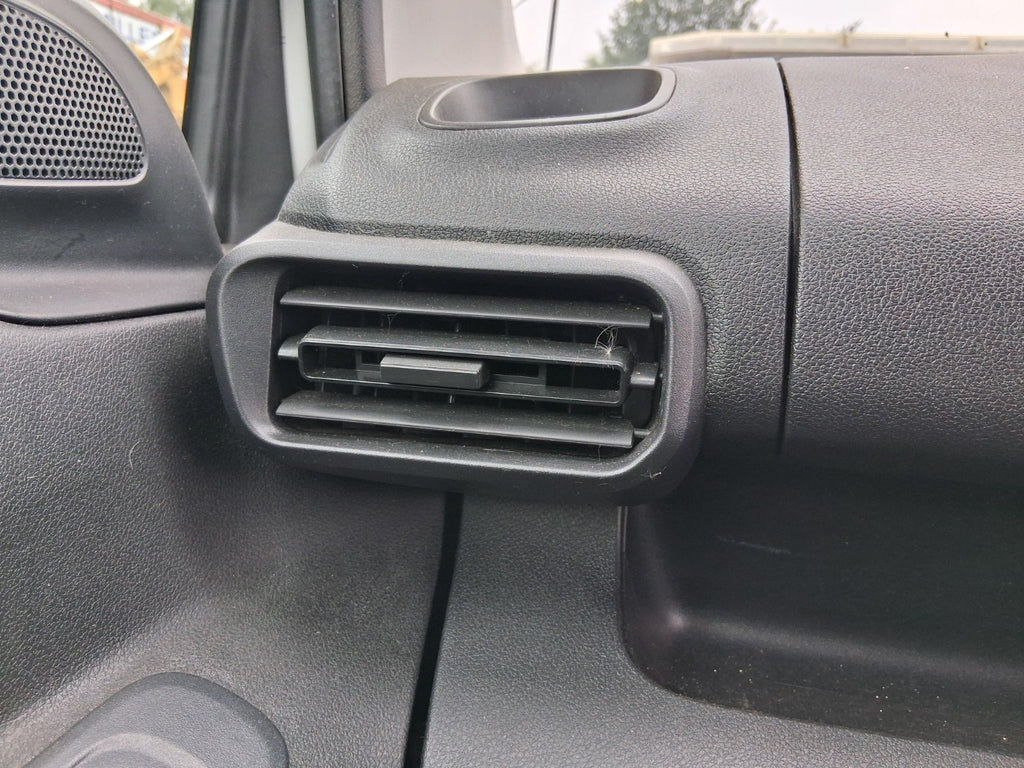 2020 VAUXHALL COMBO E MK4 NSF PASSENGER SIDE FRONT LEFT AIR VENT