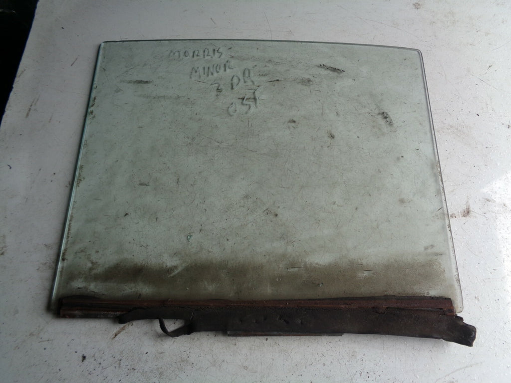 MORRIS MINOR TRAVELLER OS FRONT DRIVER SIDE DROP GLASS