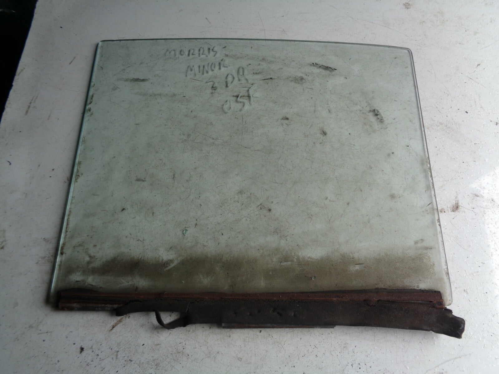 MORRIS MINOR TRAVELLER OS FRONT DRIVER SIDE DROP GLASS