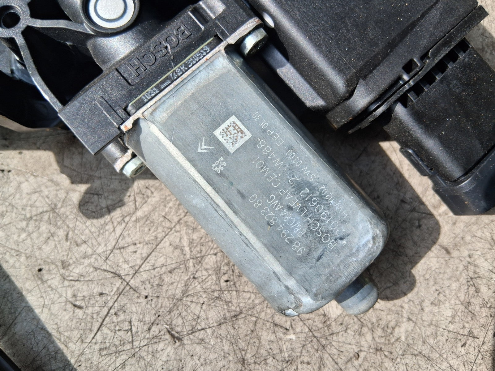 2019 PEUGEOT 5008 MK2 NSF PASSENGER SIDE FRONT WINDOW MOTOR REGULATOR 9830389380