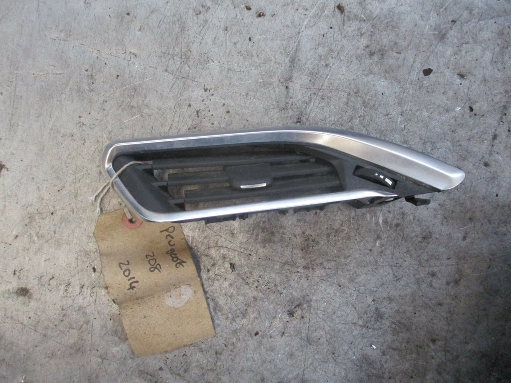 PEUGEOT 208 NS PASSENGER SIDE AIR VENT 447181X