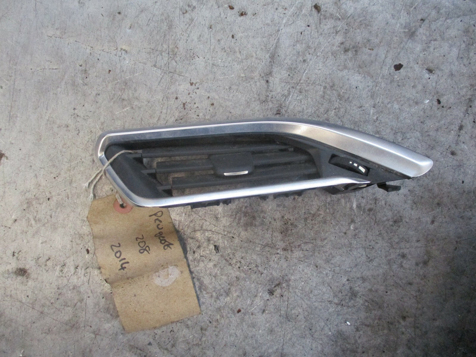 PEUGEOT 208 NS PASSENGER SIDE AIR VENT 447181X
