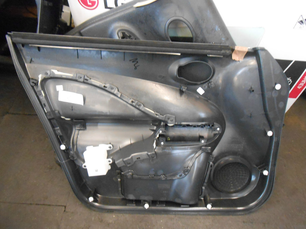 NISSAN JUKE 2016 OSF DRIVER SIDE FRONT DOOR CARD LEATHER ARMREST 809001KB0A