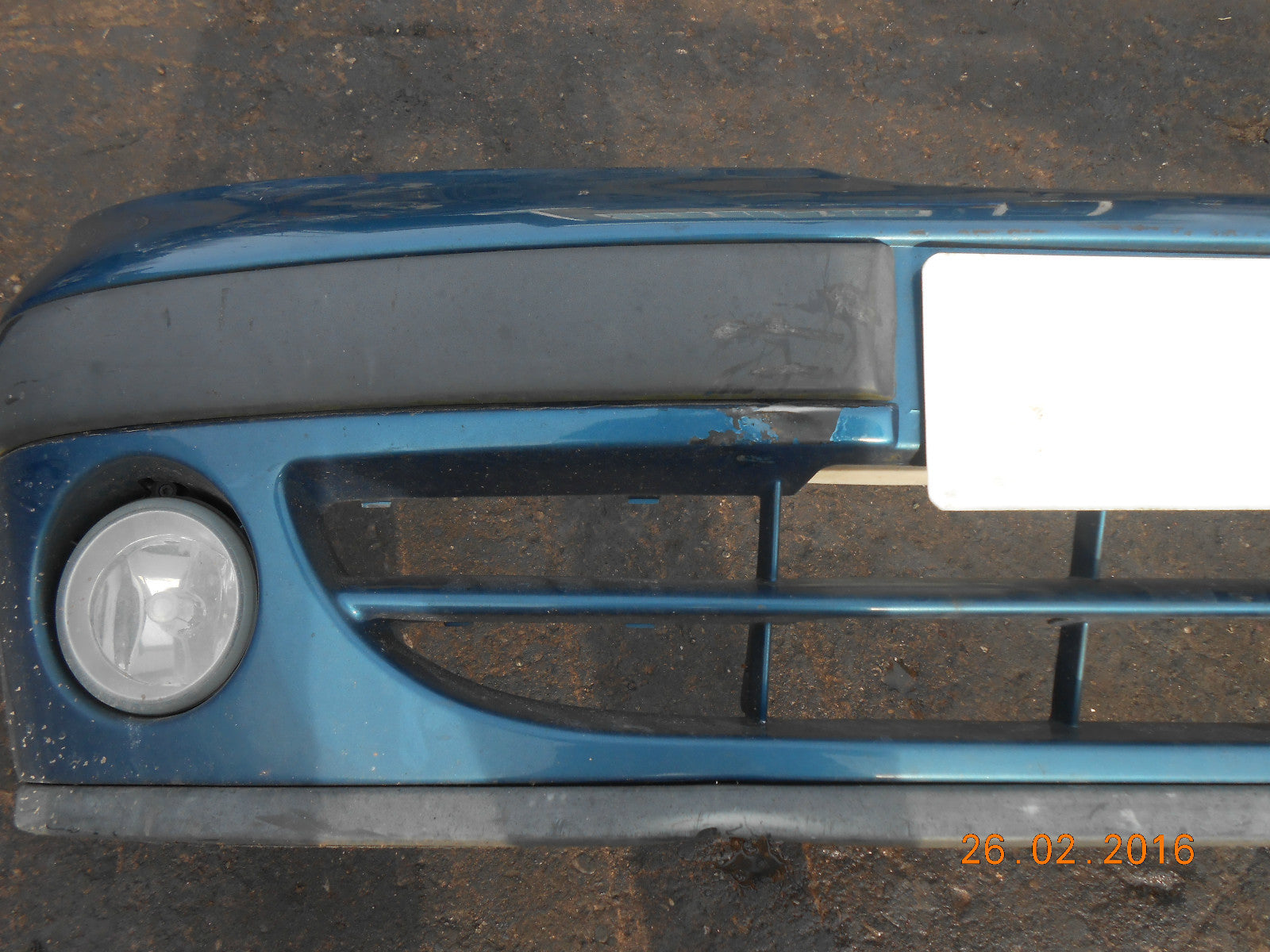 RENAULT CLIO 1999 MK2 FRONT BUMPER WITH FOG LIGHTS IN BLUE GREEN