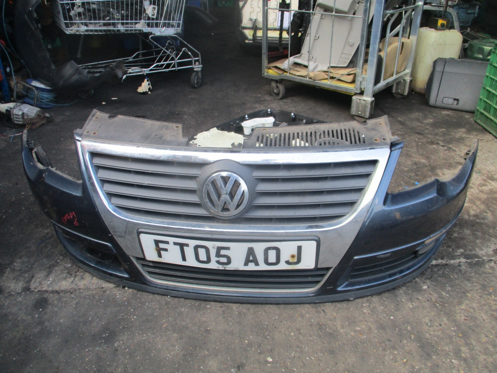 VW VOLKSWAGEN PASSAT B6 2005 COMPLETE FRONT BUMPER GRILL FOG LIGHT BLUE