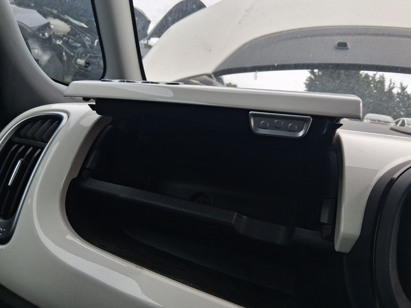 2019 FIAT 500L HATCH NS PASSENGER SIDE UPPER STORAGE COMPARTMENT GLOVE BOX