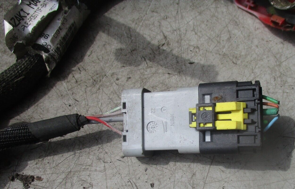 2014 PEUGEOT 306 BATTERY CLAMP COVER 9807896180