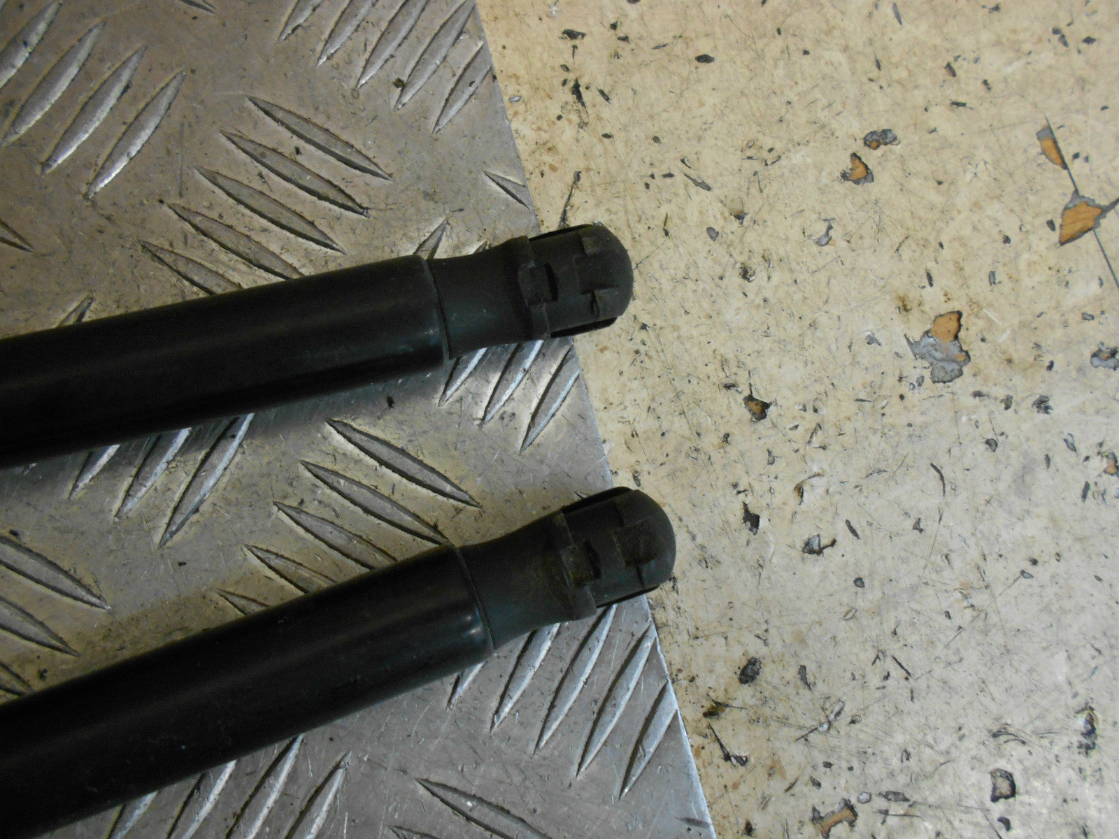 PEUGEOT 5008 2015 BOOTLID BOOT LID TAILGATE STRUTS DAMPERS LIFTERS 9683738180