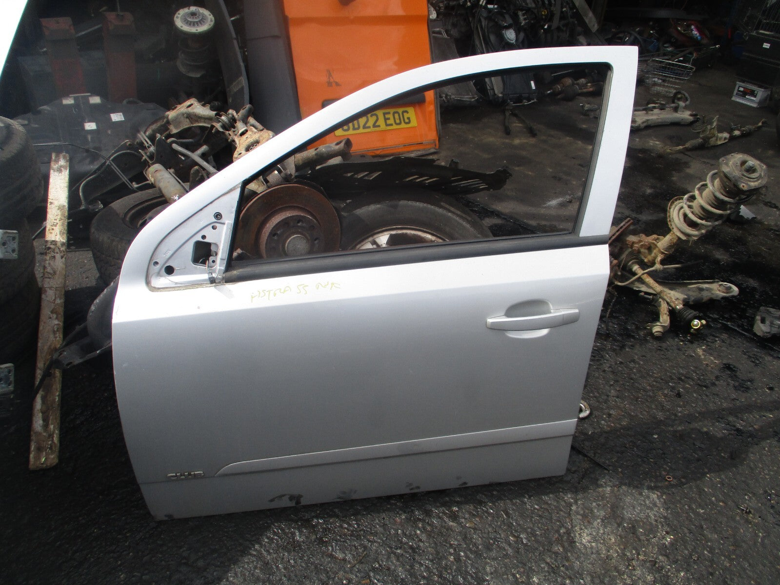 2005 VAUXHALL ASTRA H 3 DOOR NSF PASSENGER SIDE FRONT COMPLETE DOOR SILVER Z157