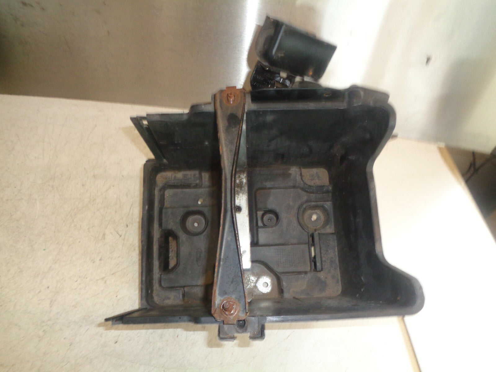 FORD FIESTA MK7 2012 PETROL BATTERY TRAY