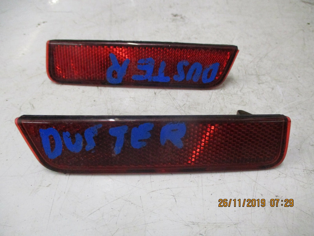 DACIA DUSTER MK1 2017 2 X PAR REAR BACK BUMPER REFLECTORS 265604000R 265654344R