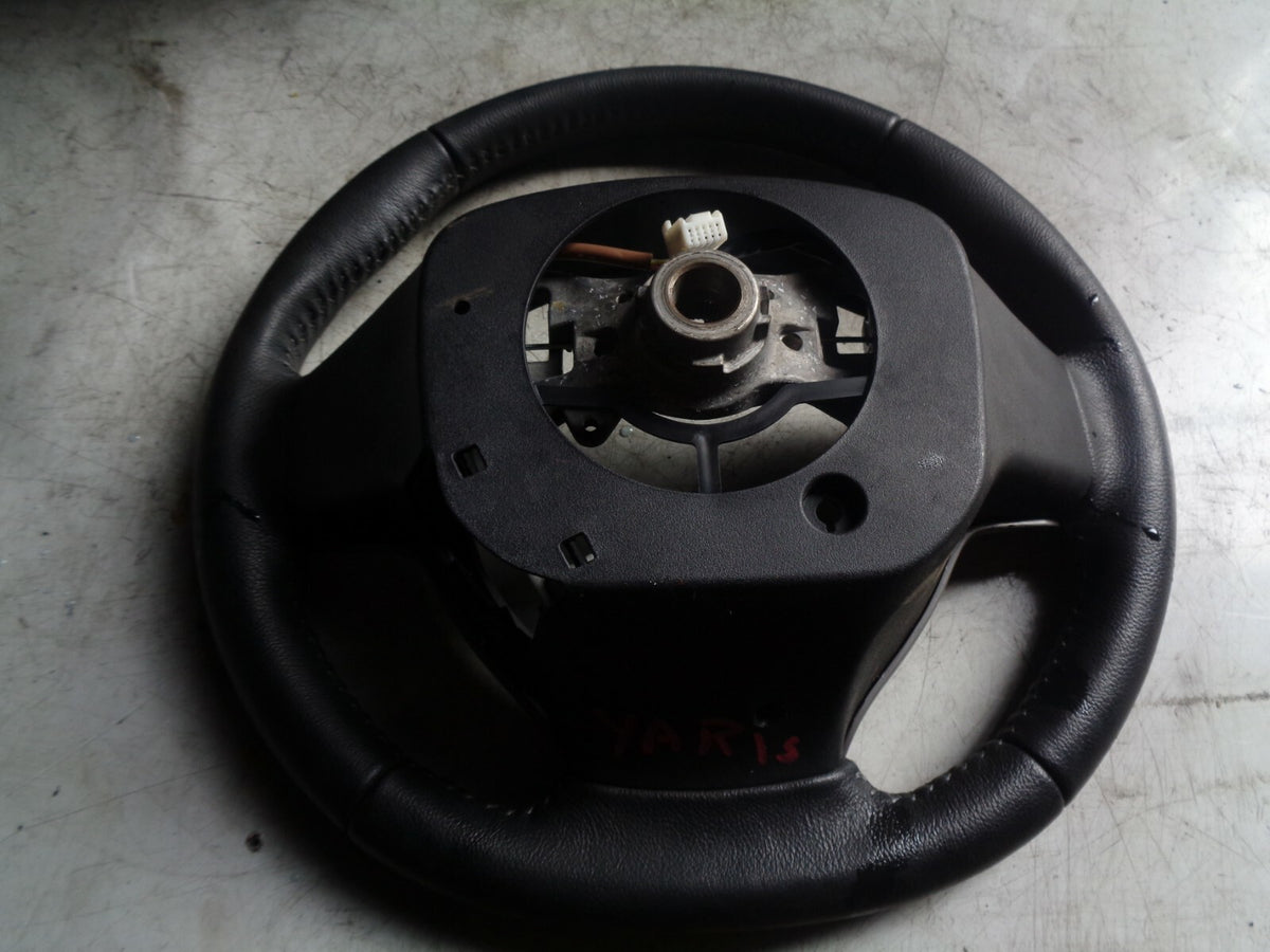 TOYOTA YARIS 2013 MK3 DRIVER STEERING WHEEL WITHOUT AIRBAG 306744199483
