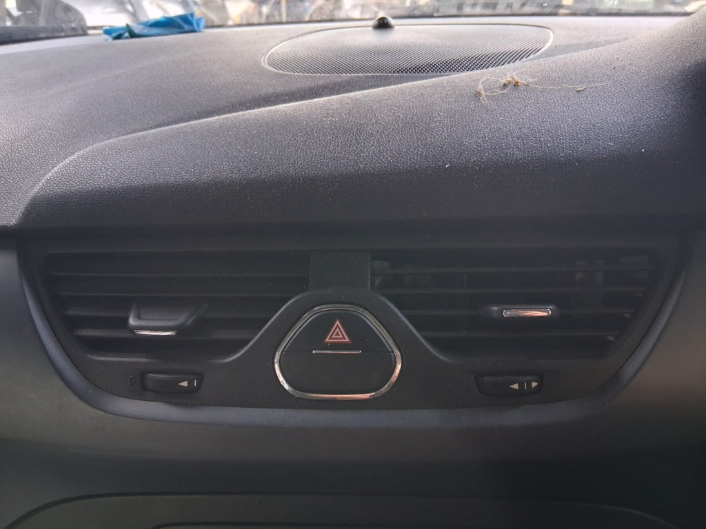 2018 VAUXHALL CORSA E CORSA VAN FRONT DASH CENTER BOTH AIR VENTS HAZARD SWITCH
