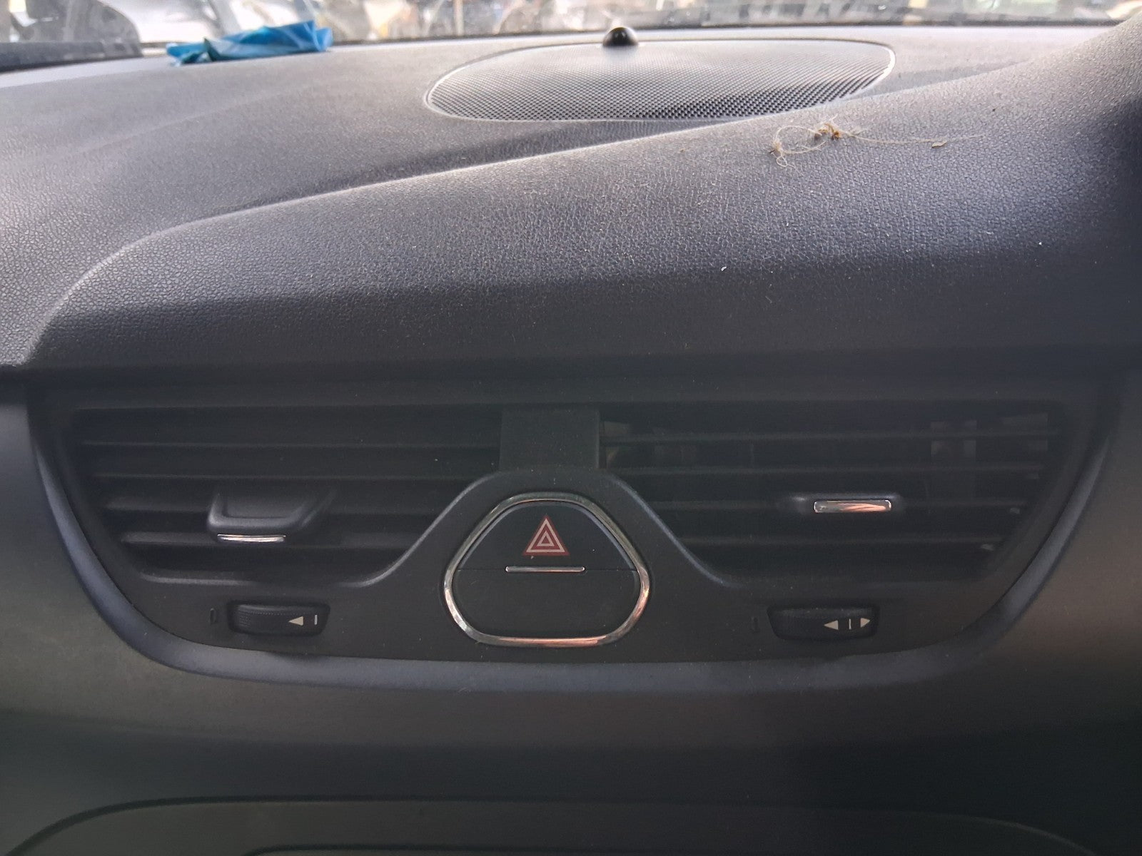 2018 VAUXHALL CORSA E CORSA VAN FRONT DASH CENTER BOTH AIR VENTS HAZARD SWITCH