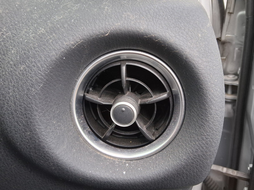 TOYOTA YARIS MK3 2019 OSF DRIVER SIDE FRONT AIR VENT