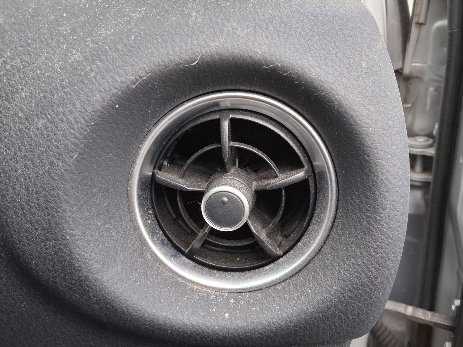 TOYOTA YARIS MK3 2019 OSF DRIVER SIDE FRONT AIR VENT