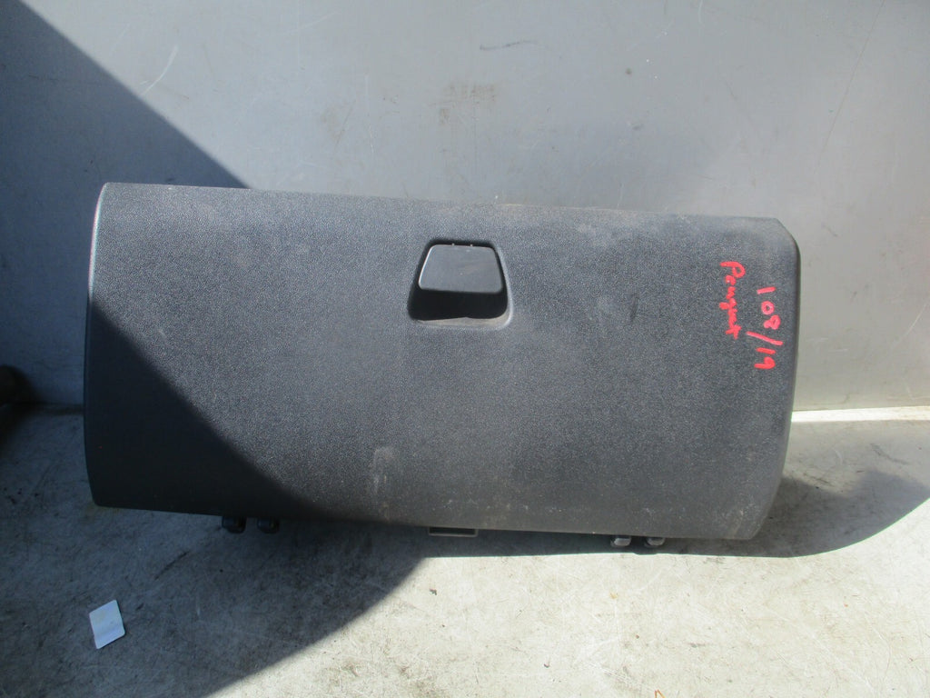 2019 PEUGEOT 108 NSF PASSENGER FRONT GLOVE BOX STORAGE COMPARTMENT 555500H020