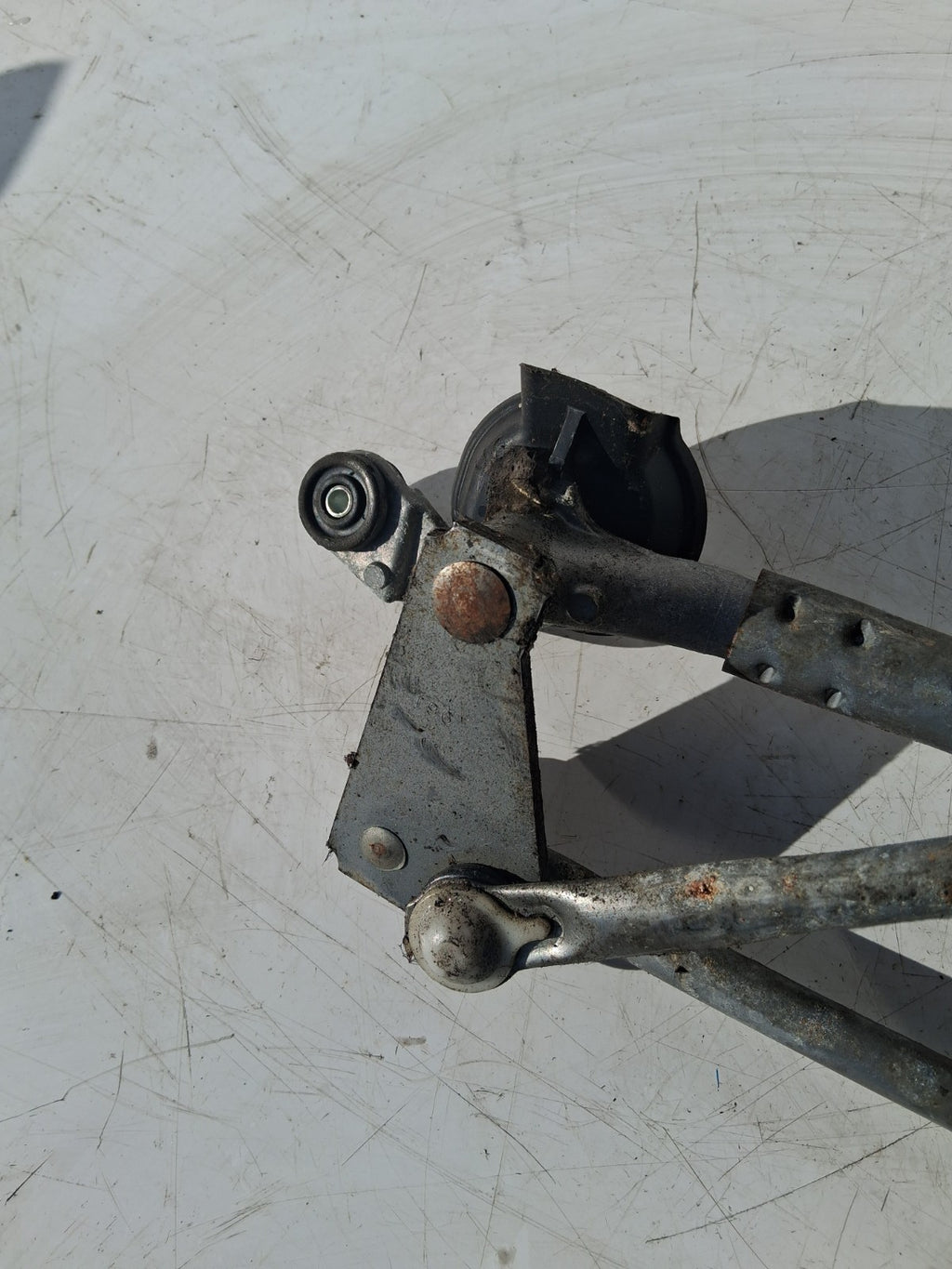 2013 MAZDA CX5 FRONT WINDSCREEN / SHIELD WIPER MOTOR LINKAGE KD7767340A