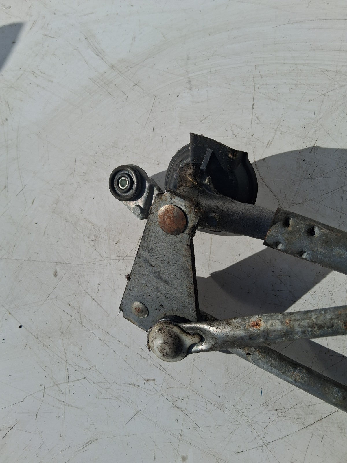 2013 MAZDA CX5 FRONT WINDSCREEN / SHIELD WIPER MOTOR LINKAGE KD7767340A