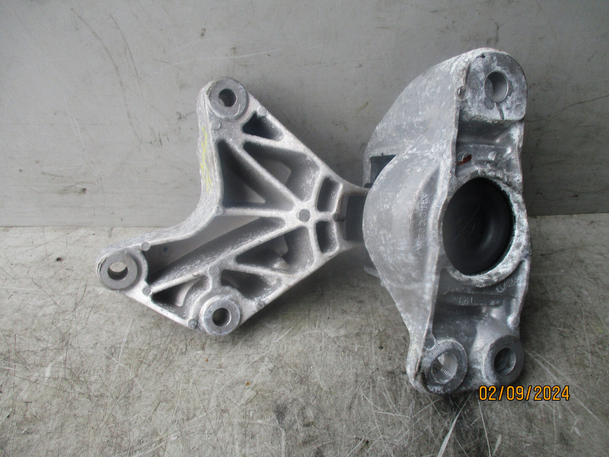 NISSAN MICRA K14 2017 DRIVERS SIDE ENGINE BRACKET MOUNT OS