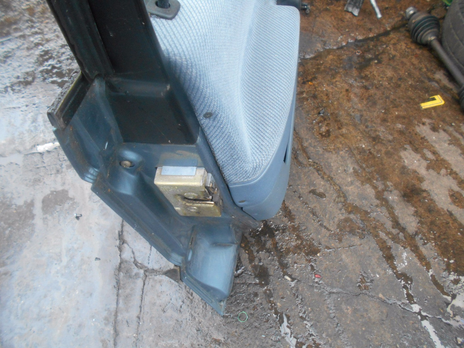 VOLKSWAGEN VW PASSAT B3 (MK3) 1990 NSF PASSENGER SIDE FRONT COMPLETE DOOR BLUE