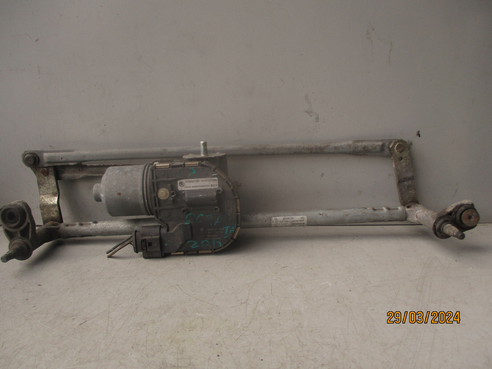 2010 SKODA OCTAVIA MK2 FRONT WIPER MOTOR WITH LINKAGE RACK 1Z2055119C 3397021266