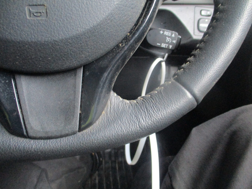 TOYOTA YARIS MK3 2018 3 SPOKE LEATHER MULTIFUNCTION STEERING WHEEL