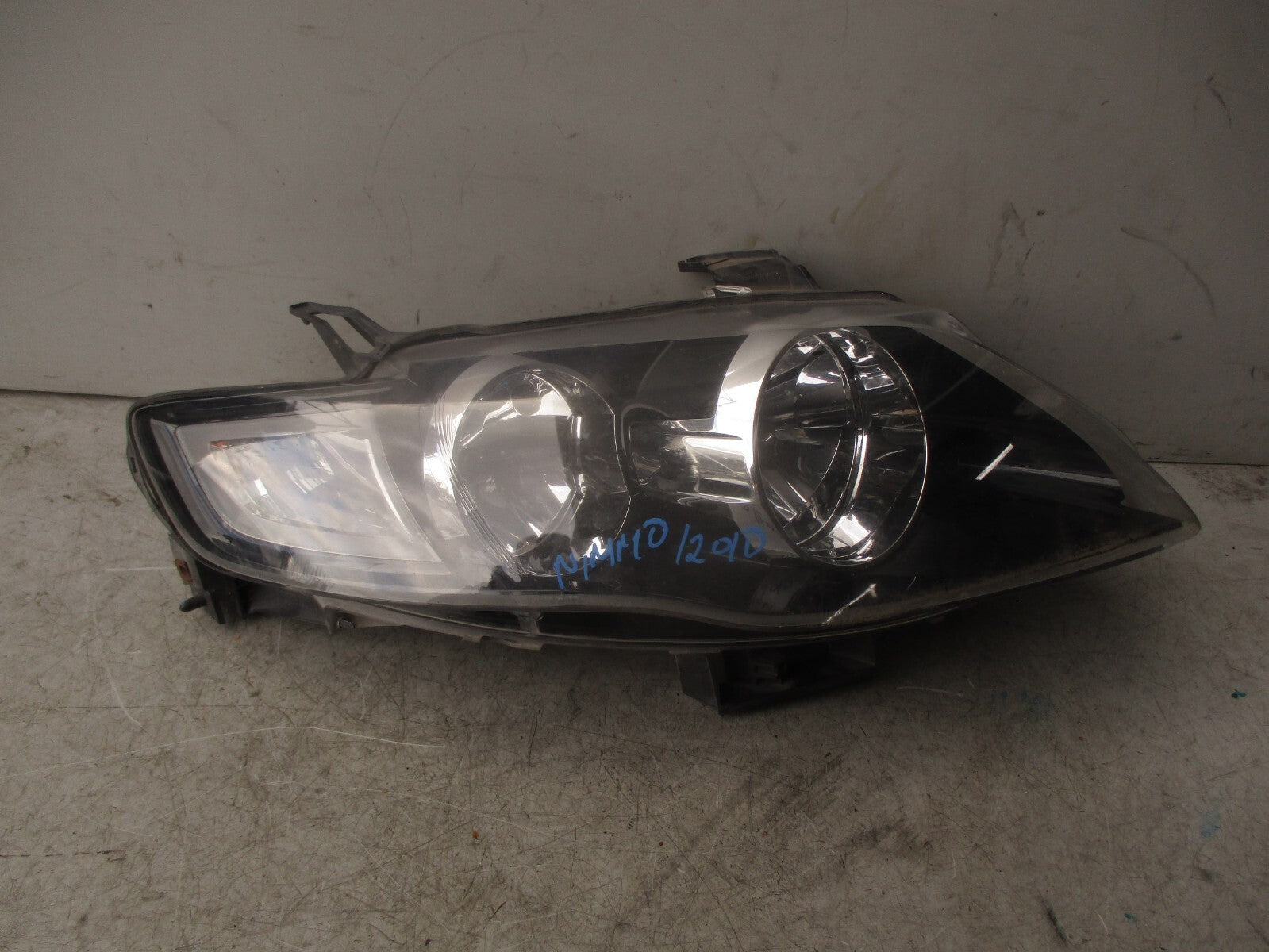 2010 FORD DORCHESTER COLEMAN MILNE OSR DRIVER SIDE FRONT HEADLIGHT 8R2913005