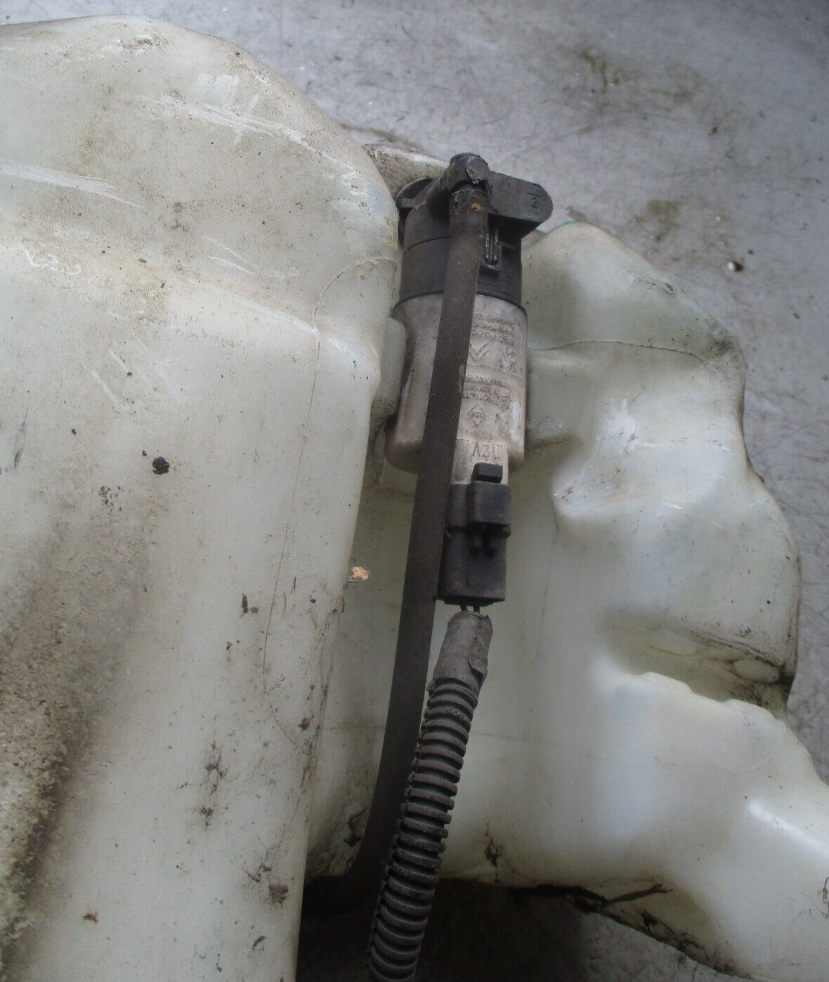 2012 VAUXHALL VIVARO FRONT WINDSCREEN WASHER WATER BOTTLE RESERVOIR 8200506740