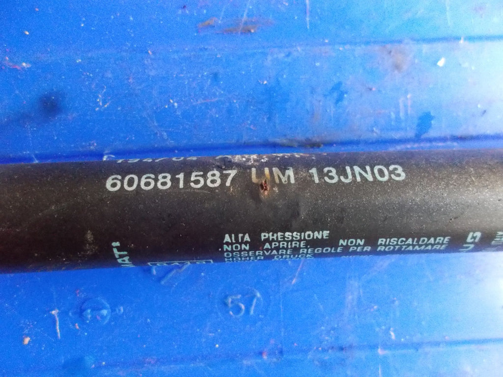 2004 ALFA ROMEO GT PAIR OF TAILGATE HATCH GAS STRUTS 60681587